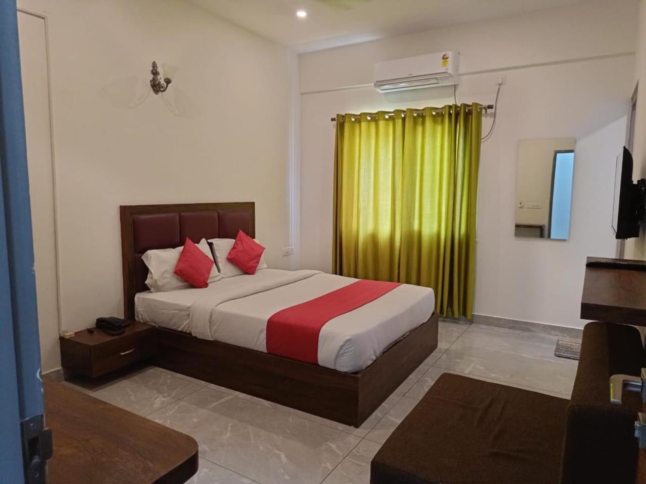 Hotel Dreams Inn Bangalore Exterior foto