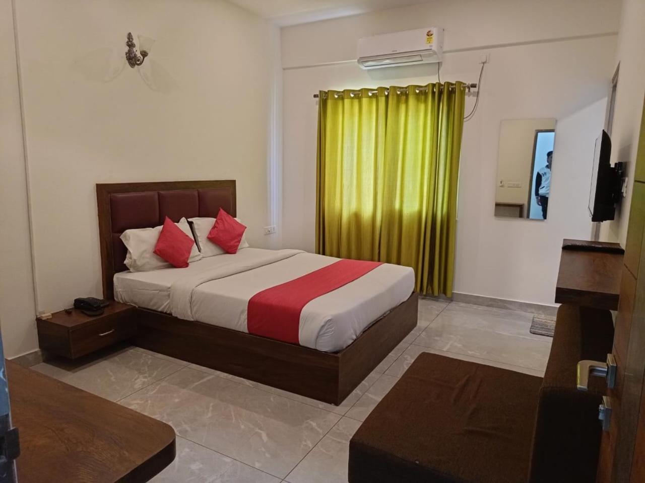 Hotel Dreams Inn Bangalore Exterior foto